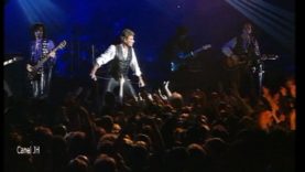 287. Johnny Hallyday proche du public vignette