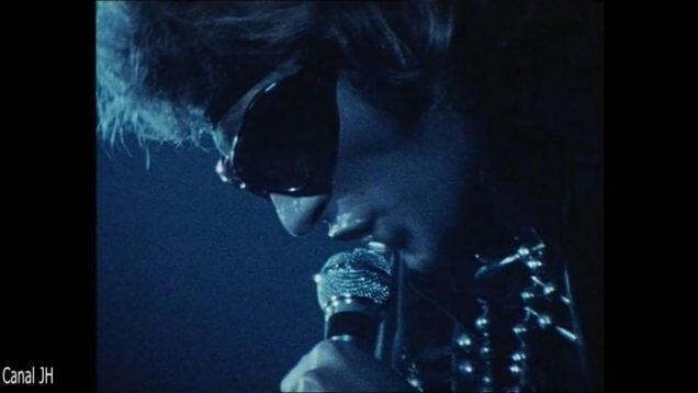 568-johnny-hallyday-fumee-palais-des-sports-69-mp4 vignette