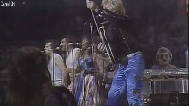 597-johnny-hallyday-victime-de-lamour-palais-des-sports-1982-mp4 vignette