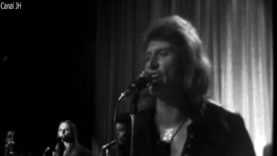 617-johnny-hallyday-il-faut-boire-a-la-source-1971-mp4 vignette