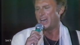 688-johnny-hallyday-que-je-taime-retour-sur-le-porte-avion-foch-1988-mp4 vignette