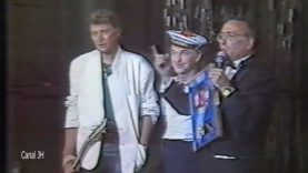 758-johnny-hallyday-remise-disque-dor-a-bezu-1987-mp4 vignette