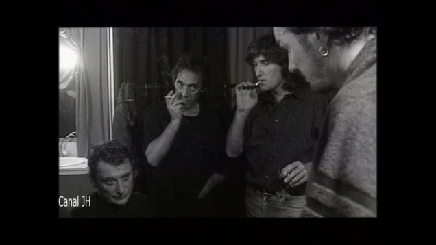 773-johnny-hallyday-reunion-avec-les-musiciens-apres-de-concert-lyon-octobre-19941-mp4 vignette