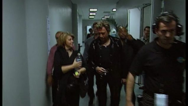 967-johnny-hallyday-sortie-de-la-loge-concert-du-6-9-stade-de-france-1998-mp4 vignette