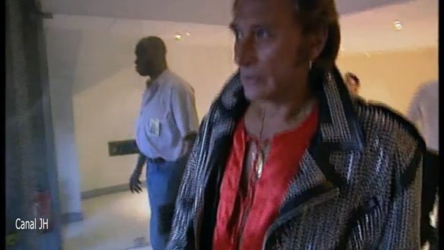 1076-johnny-hallyday-entree-parc-des-princes-1993-mp4 vignette